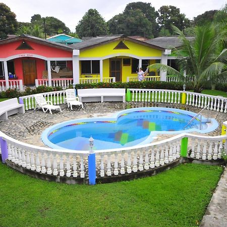 Rainbow Village La Ceiba Exteriör bild