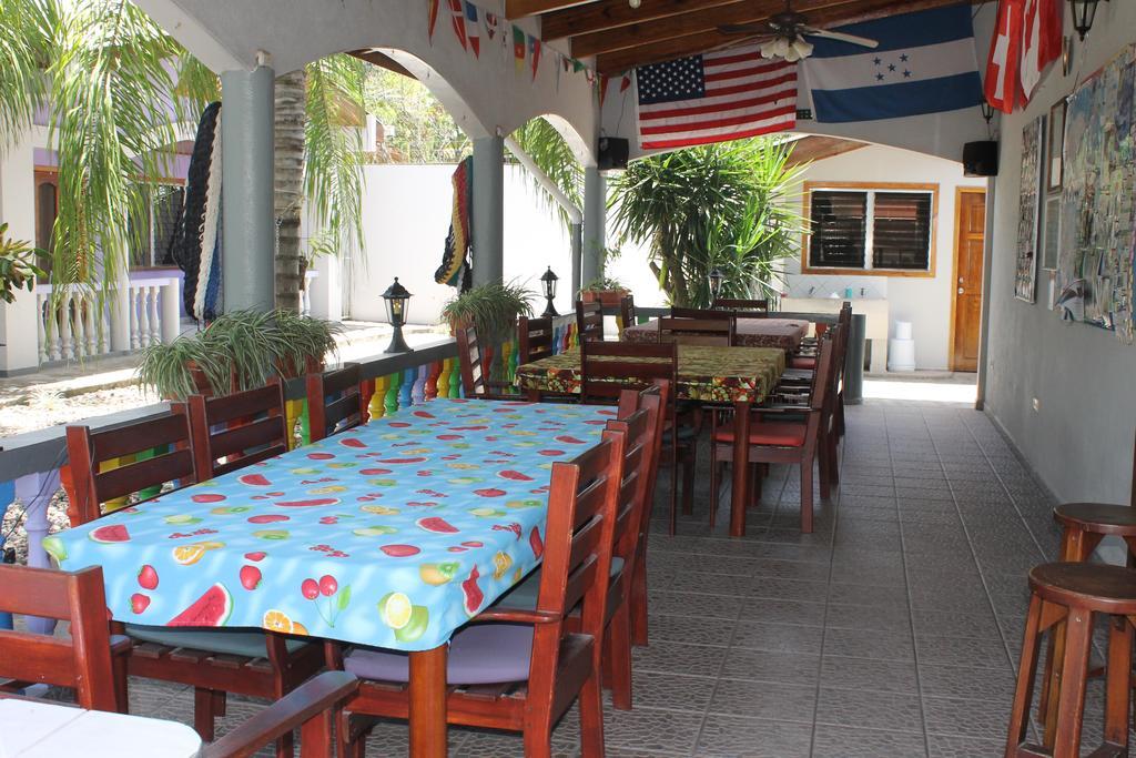Rainbow Village La Ceiba Exteriör bild